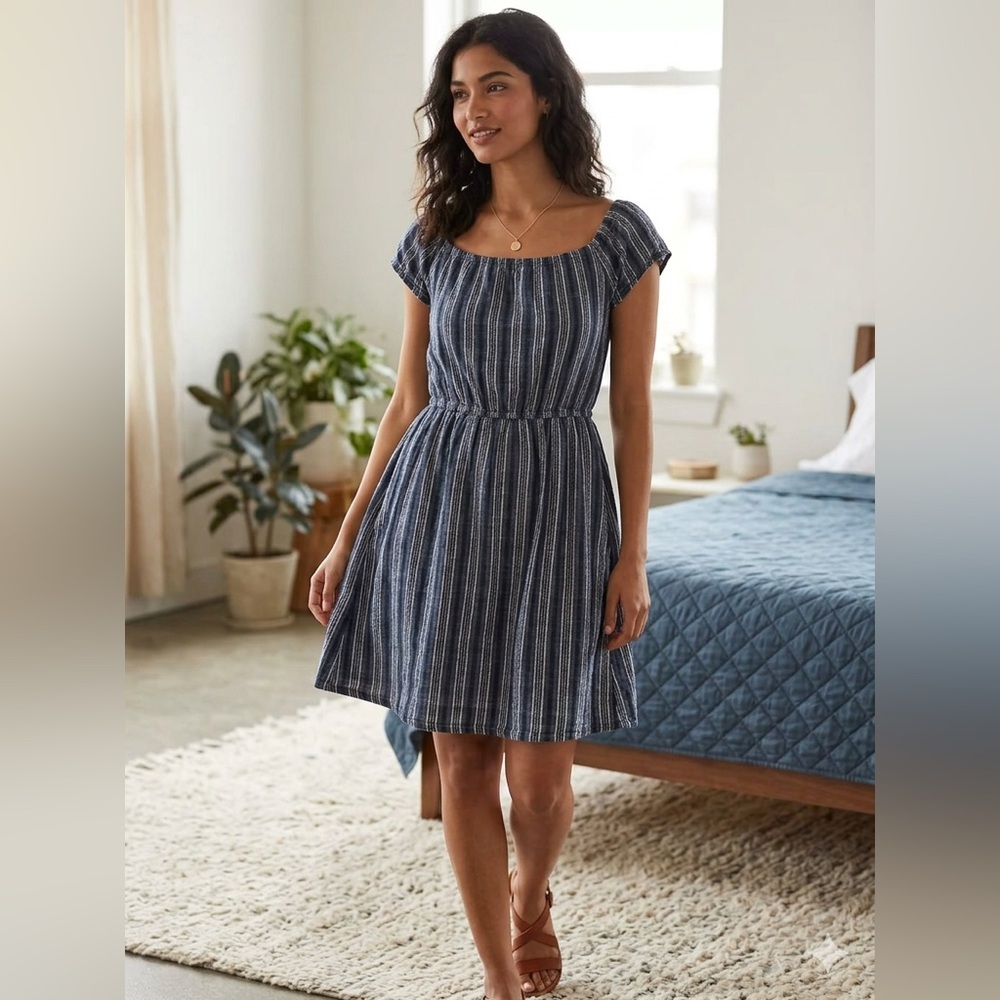 Universal Thread Blue Knit Top with Cream Brand Label
